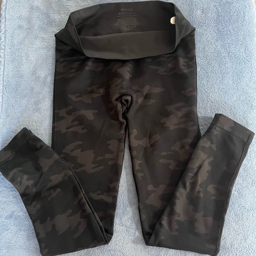 Spanx, black camo leggings, wonderful condition.